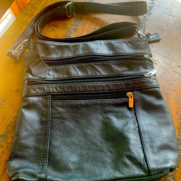 (#110) Genuine leather black purse with 11 compartments. - Picture 1 of 10